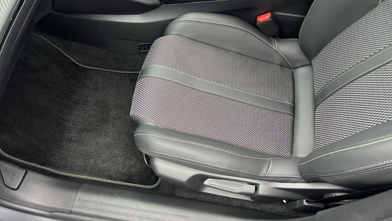 Peugeot 208 1.2 Hybrid 136 GT 5dr e-DSC6 Petrol Hatchback